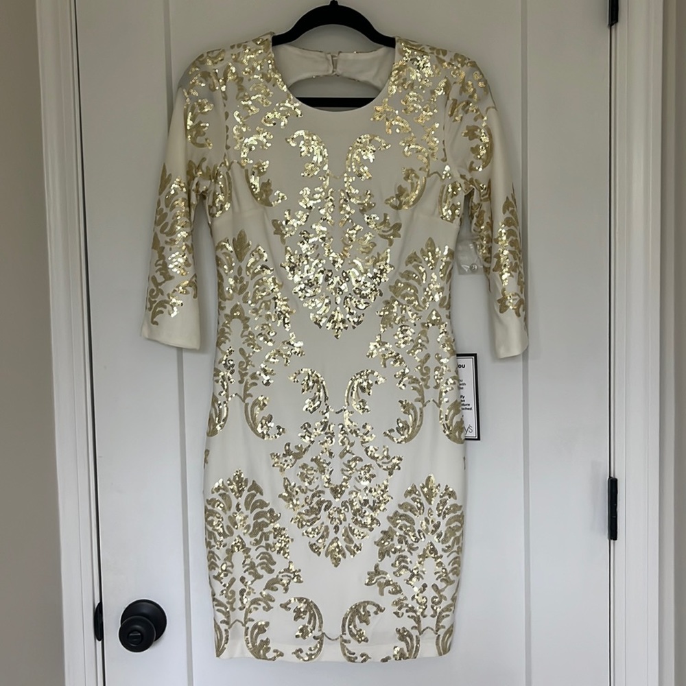 NWT White & Gold Metallic Sleeve Cocktail Keyhole Dress